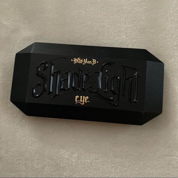 Kat Von D eye quad in plum - Picture 2 of 3